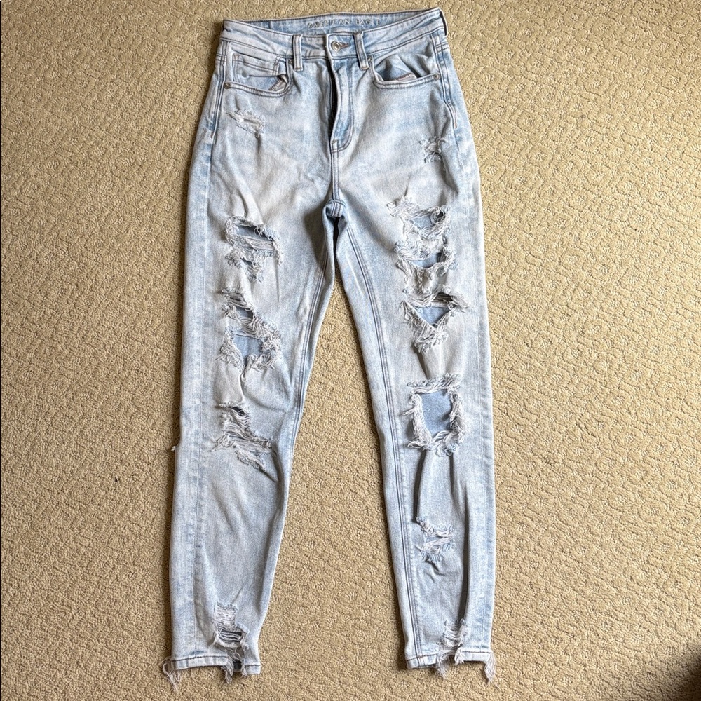 American Eagle Outfitters Light Blue Distressed mom Jeans, size 2